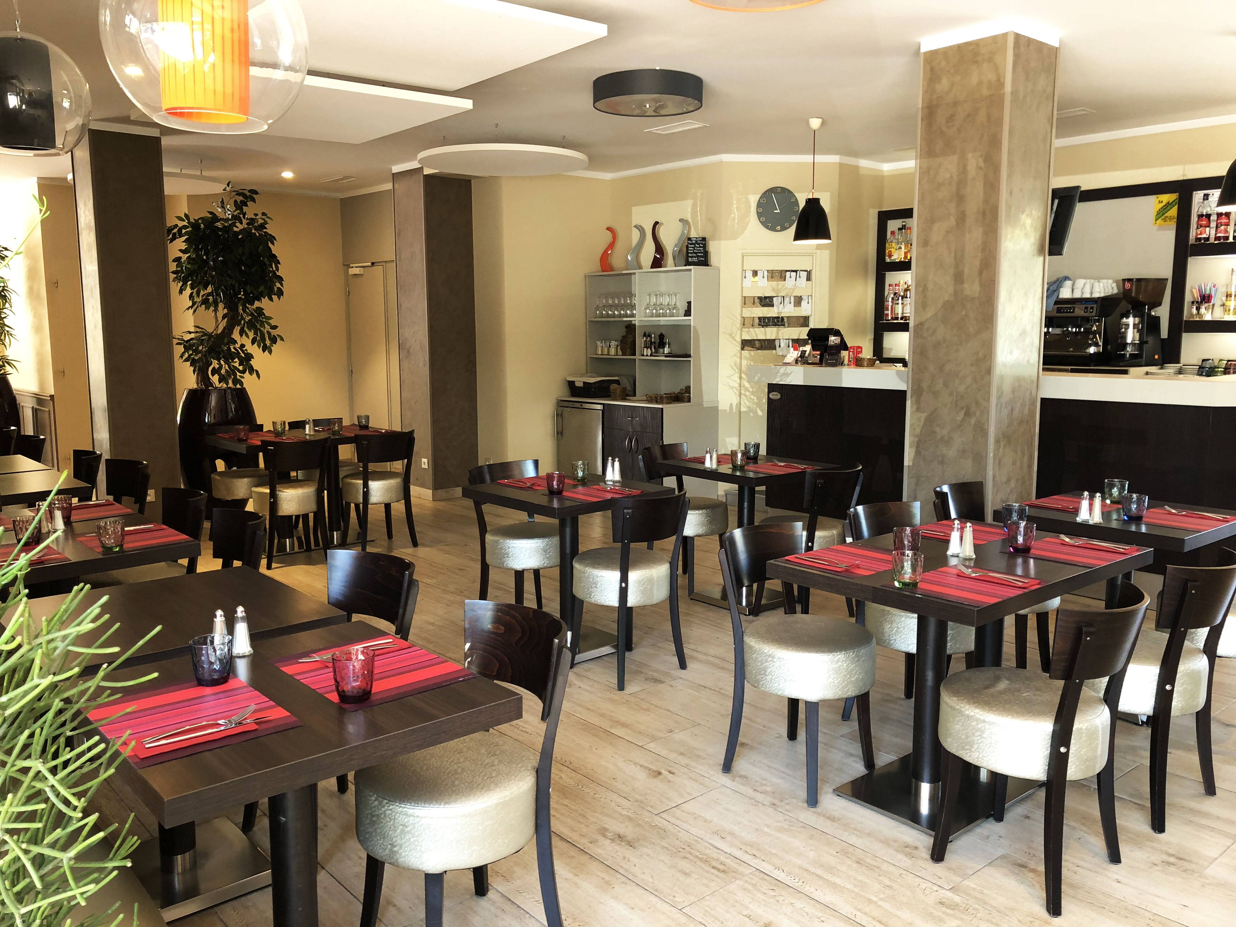 La Croisee Restaurant Patio Traiteur A Clapiers